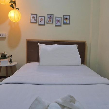 Ez Sleep @ Ratchada 19 Hostel Bangkok Luaran gambar