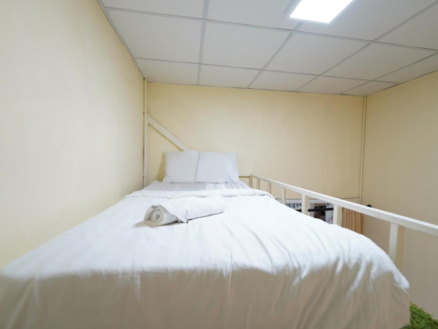 Ez Sleep @ Ratchada 19 Hostel Bangkok Luaran gambar