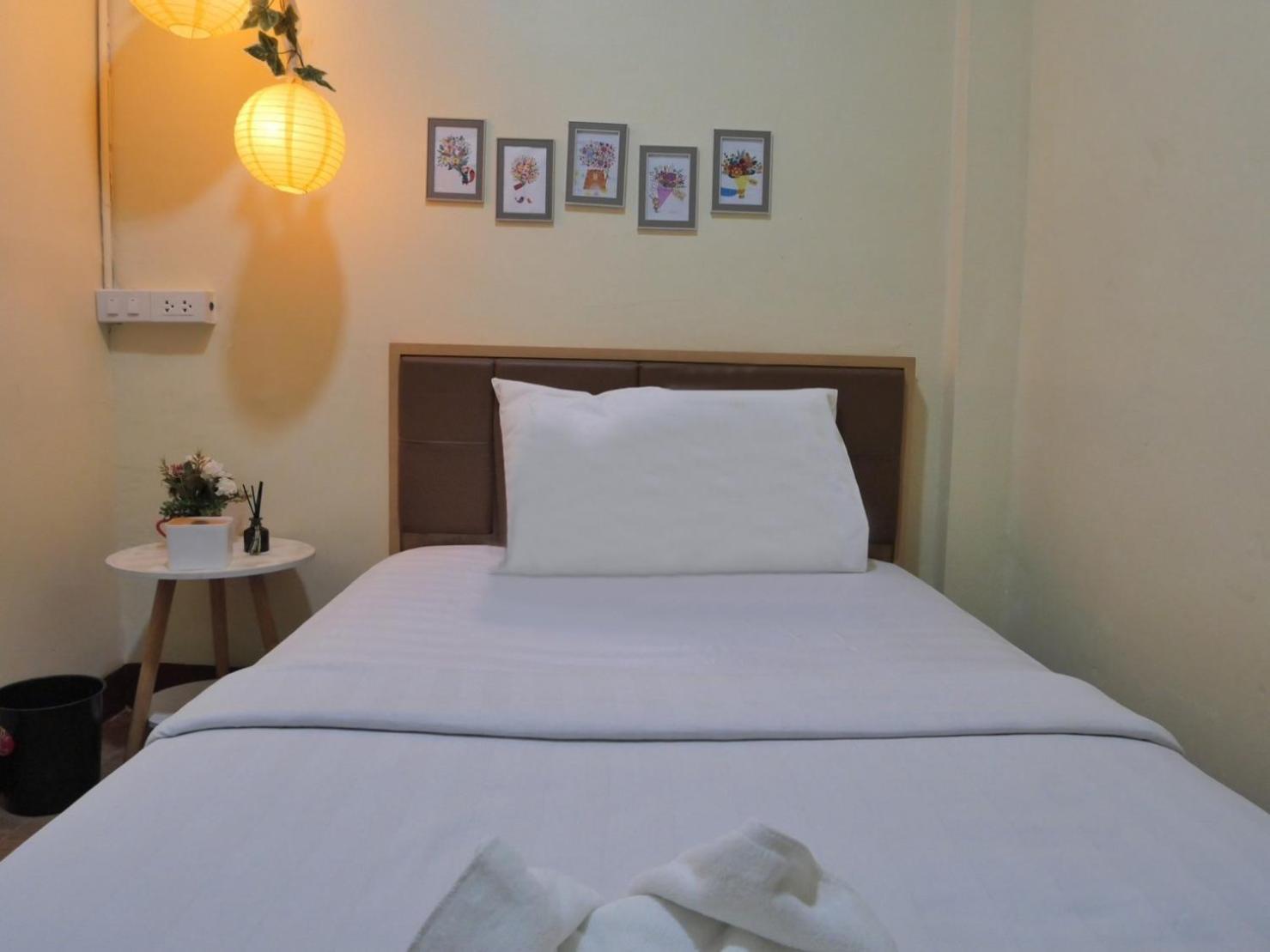 Ez Sleep @ Ratchada 19 Hostel Bangkok Luaran gambar