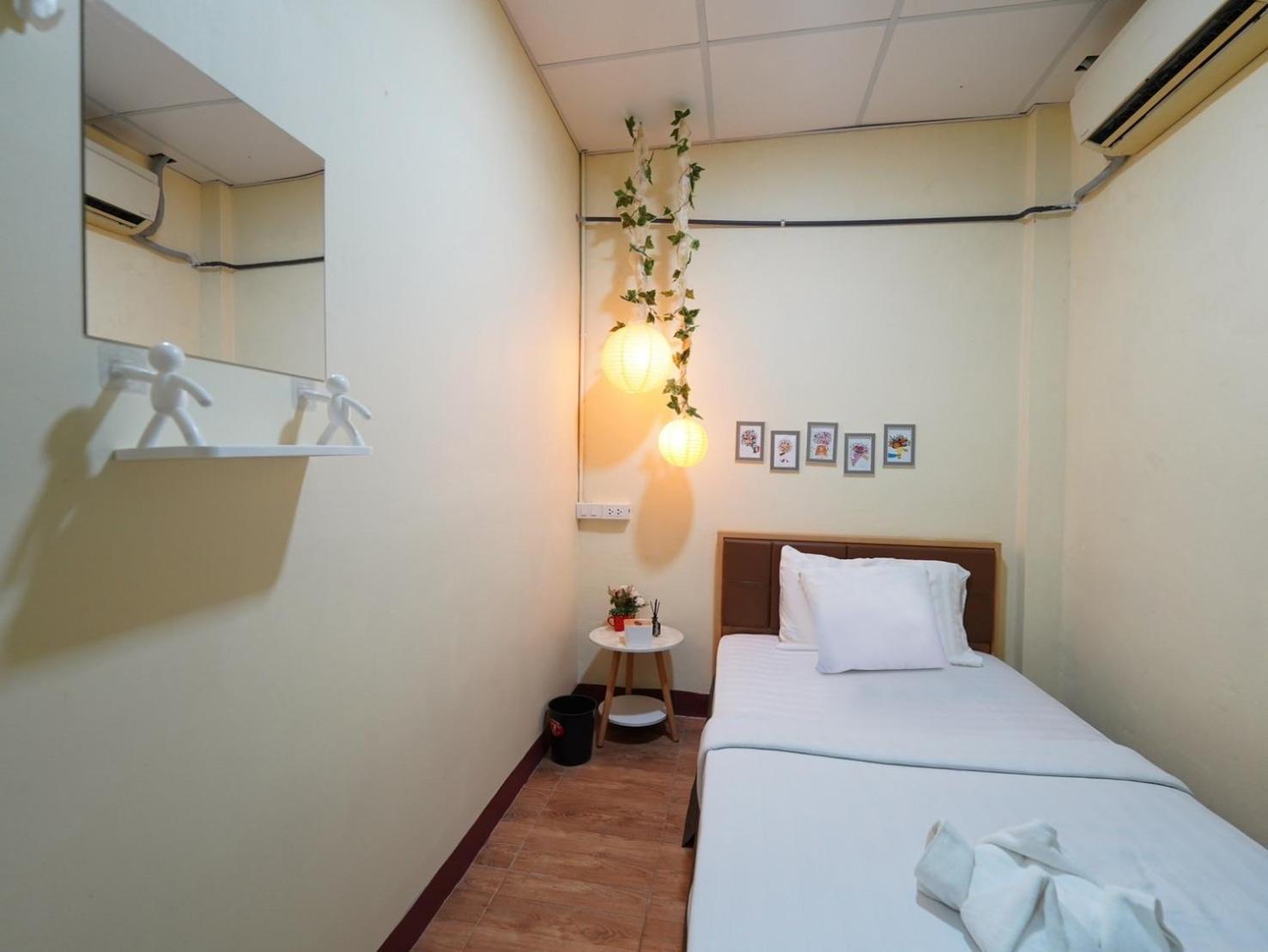 Ez Sleep @ Ratchada 19 Hostel Bangkok Luaran gambar