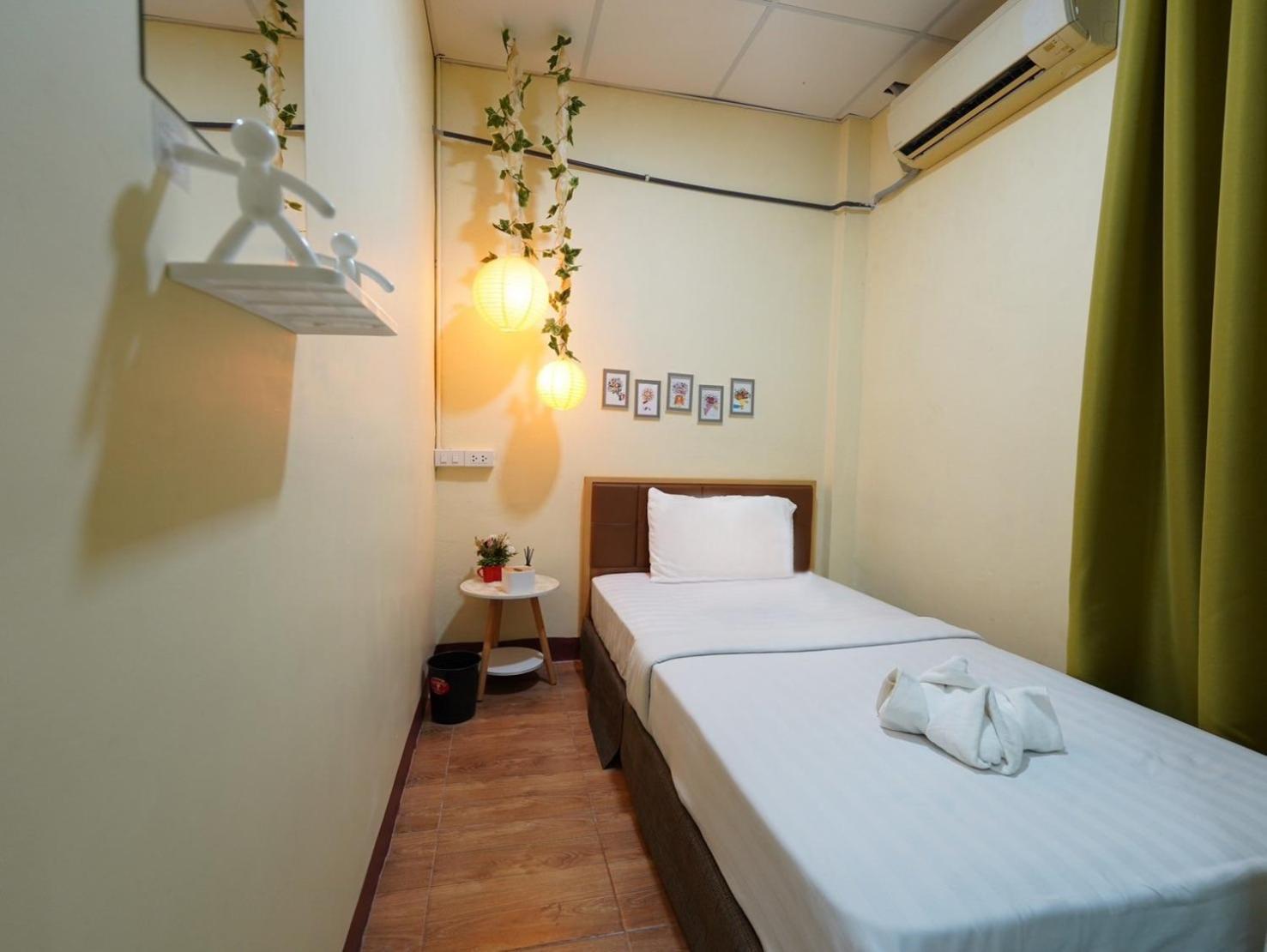 Ez Sleep @ Ratchada 19 Hostel Bangkok Luaran gambar