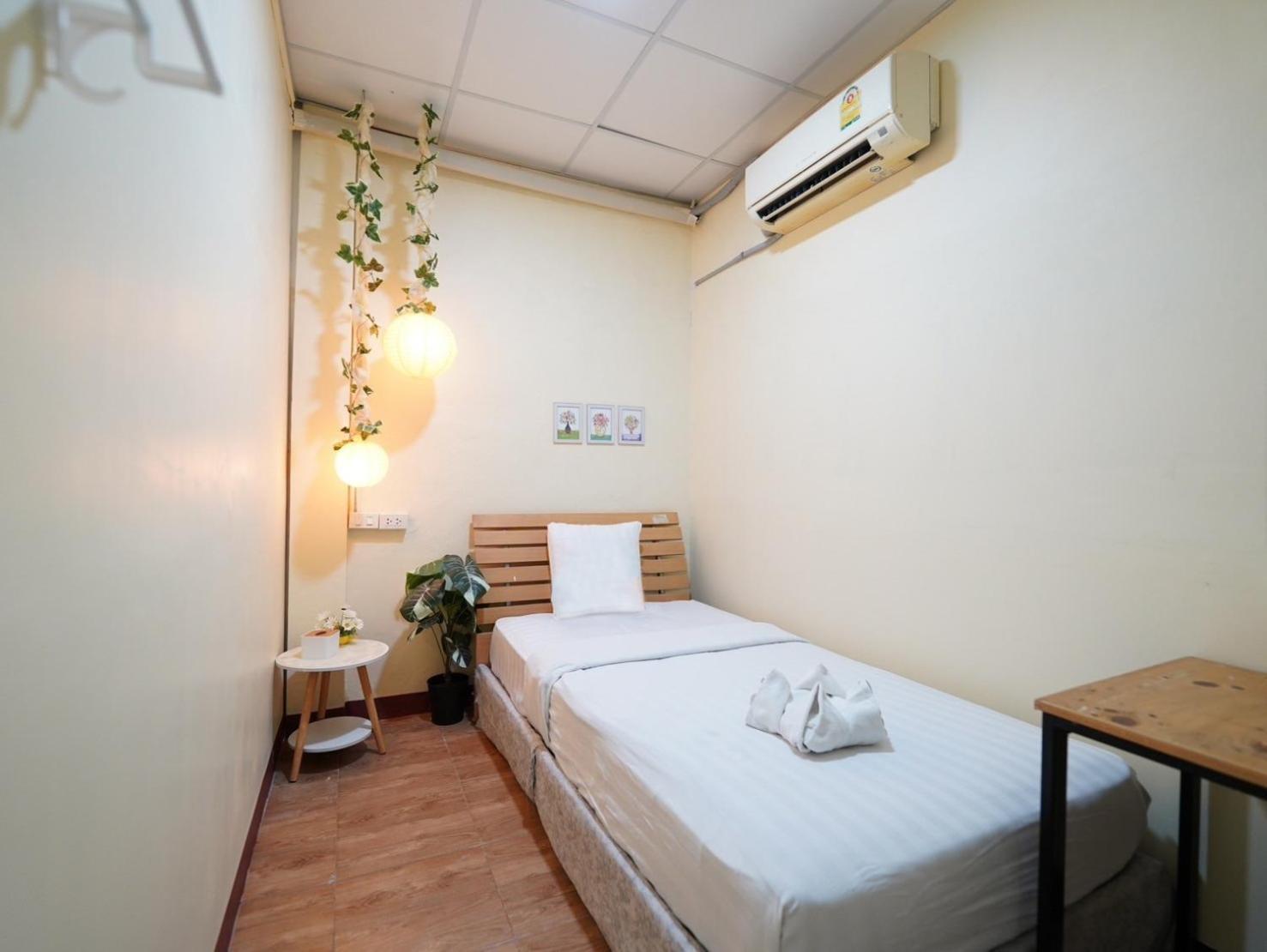 Ez Sleep @ Ratchada 19 Hostel Bangkok Luaran gambar