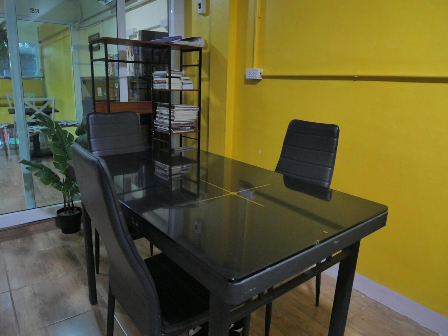 Ez Sleep @ Ratchada 19 Hostel Bangkok Luaran gambar