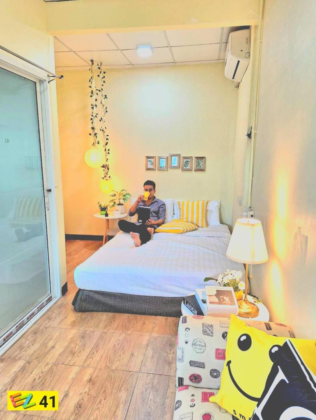 Ez Sleep @ Ratchada 19 Hostel Bangkok Luaran gambar