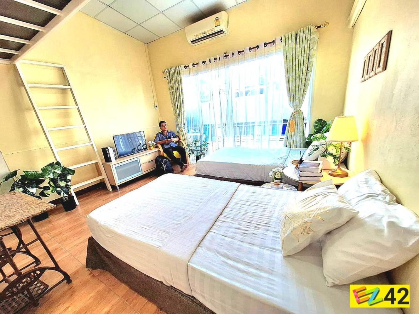 Ez Sleep @ Ratchada 19 Hostel Bangkok Luaran gambar