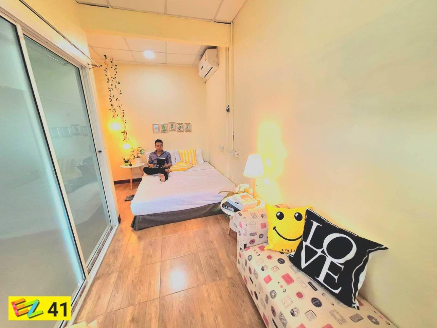 Ez Sleep @ Ratchada 19 Hostel Bangkok Luaran gambar